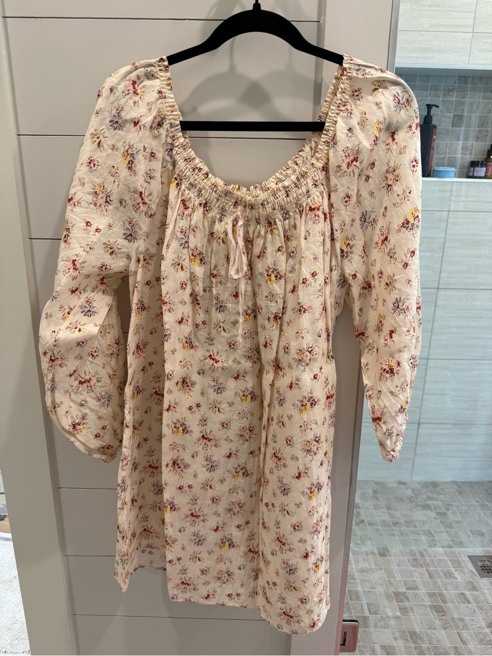 EUC Doen Cream Floral Smocked Peasant Top with Pink & Yellow Accents